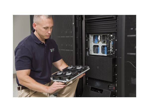 Schneider Electric Critical Power & Cooling Services 1P Advantage Plan - Tekniskt stöd - material och tillverkning - 1 år - på platsen - 9x5 - svarst