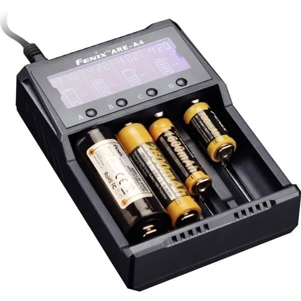 Fenix ARE-A4, Lithium-Ion (Li-Ion), Nikkel-kadmium (NiCd), Nikkelmetallhydrid (NiMH), Over-spenning (volt), Overlading, Revers polaritet, AA, AAA, C