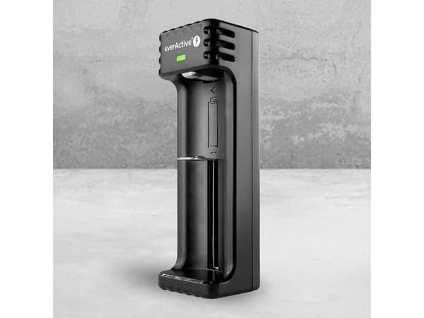 Akkulaturi ladattaville Li-ion akuille everActive LC-100