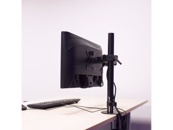 ACT AC8301 litteä pöytälevy 81,3 cm (32") Klem/doorvoer Zwart (suomenkielinen)