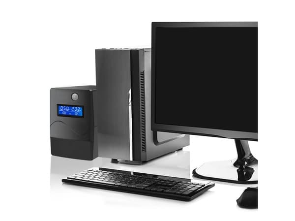 Qoltec Monolith - UPS - AC 140-300 V - 600 Watt - 1000 VA - 9 At - USB - utgangskontakter: 2 - svart