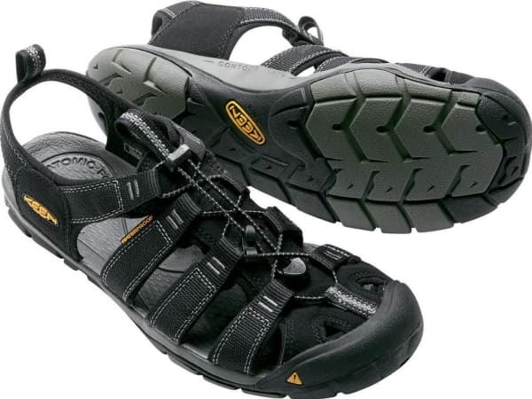 Keen Keen Clearwater CNX sandaler för män Svart/Gargoyle r. 41 (1008660)