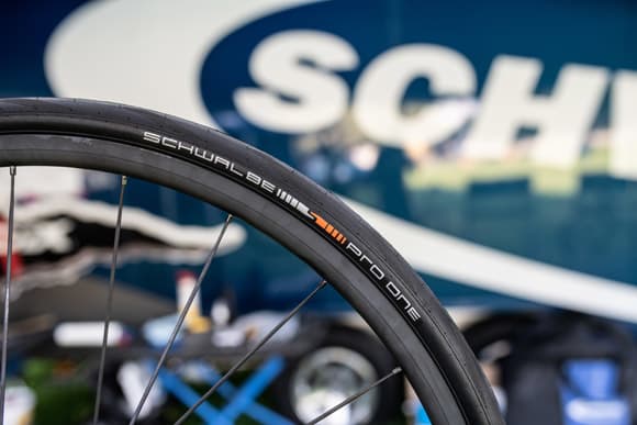 Schwalbe Pro One Tube Type, 28", Bybruk/eventyr, Trening, Slangeløst, Sammenleggbare, Banesykling, Svart