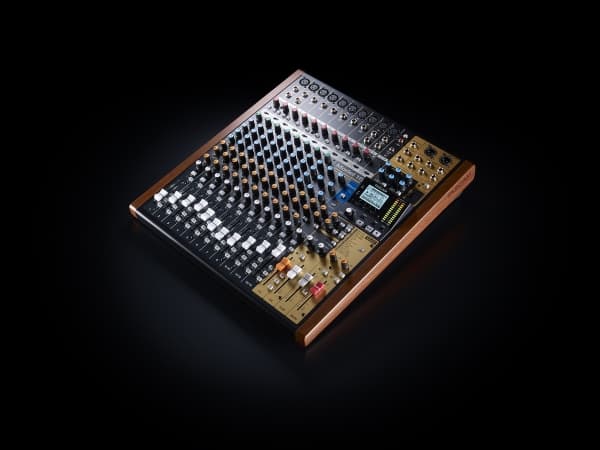 Tascam MODEL 16, 16 kanaler, Bluetooth, 40 W, Sort, Gull, Tre