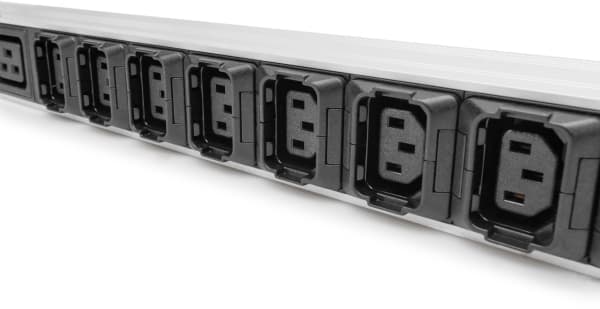 DIGITUS - Strømfordelingslist - 16A - AC 230 - 400 V - 4000 watt - 11000 VA - 3-faset - inngang: IEC 60309 - utgangskontakter: 27 (3 x IEC 60320 C19,