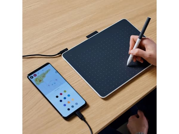 Wacom One by Wacom - Digitaliserer - pennenettbrettsmedium, detaljhandel - høyre- og venstrehåndet - 21.6 x 13.5 cm - elektromagnetisk - trådløs, kab
