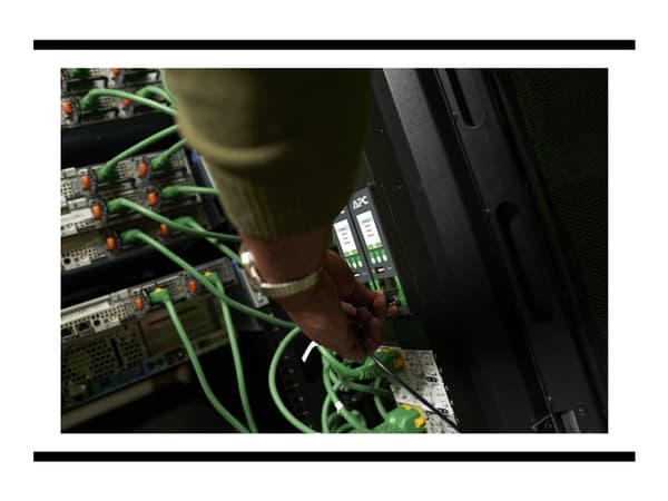 APC NetShelter Rack PDU Advanced - Strømfordelerenhet (kan monteres i rack) - målt, 230 V, 32 A - AC 200-240 V - 7.4 kW - 7400 VA - enkeltfase - Ethe