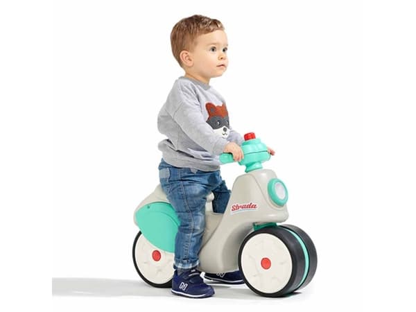 Strada første års scooter cremfarvet og grøn FALK (808-014)