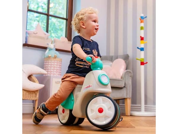 Strada første års scooter cremfarvet og grøn FALK (808-014)