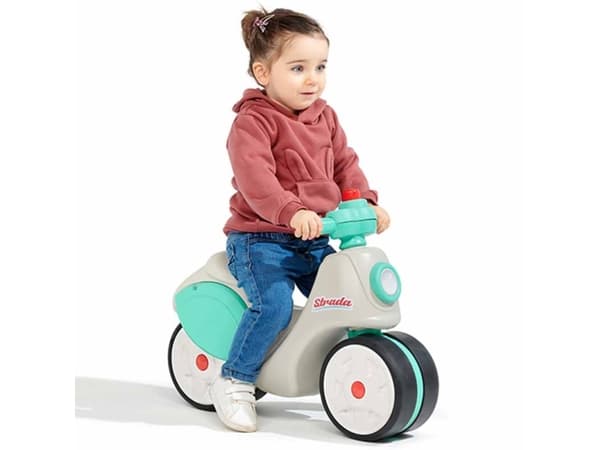 Strada første års scooter cremfarvet og grøn FALK (808-014)
