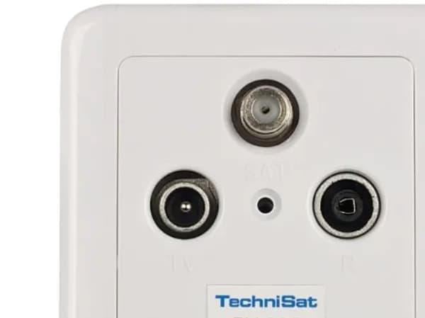 TechniSat TechniPro RV 600-10 - Ytmonterat uttag - väggmontering - F-kontakt, IEC-kontakt x2