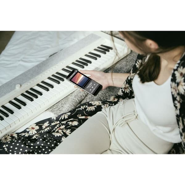 Casio MU CT-S1 Tangentbord i Vit Färg - Lättanvänt och stilrent tangentbord för musikskapande.