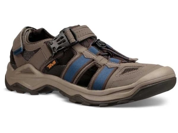 TEVA M'S Omnium 2, BNGC, 42,5 (us 9,5); Storbritannia 8,5