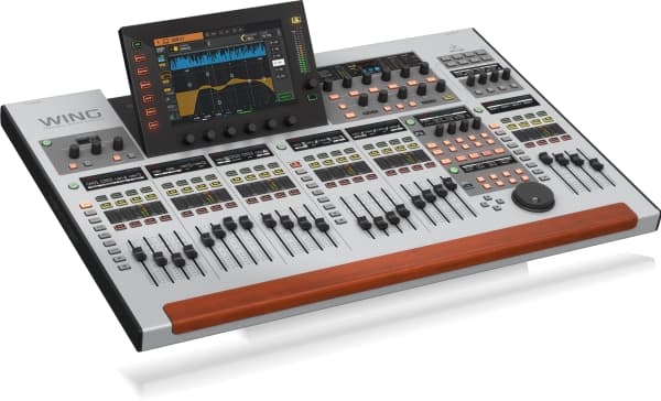 Behringer WING, 48 kanaler, 130 W, Silver