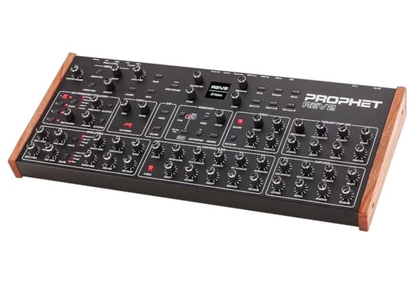 Sequential Prophet Rev2 Desktop 16-stemmer - Polyfon analog synthesizer