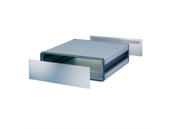 TRITON SCHROFF CompacPRO bakpanel med ventilerade uttag, 6 HE, 63 HP