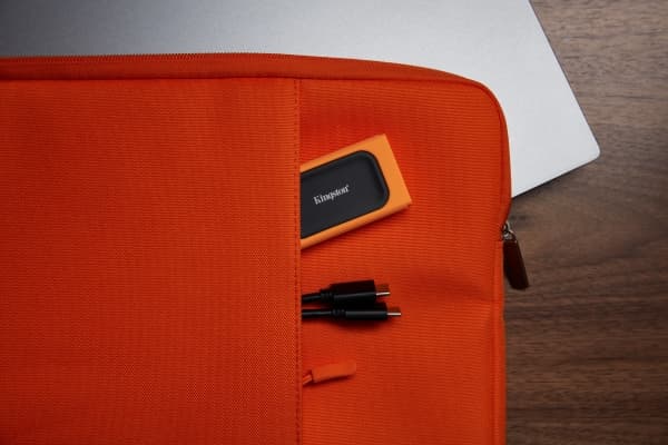 Kingston XS - SSD-etui - svart, lys blå, oransje (en pakke 3) - for P/N: E SXS1000/2000G, SXS1000/1000G, SXS1000/2000G, SXS1000R/1000G, SXS1000R/2000