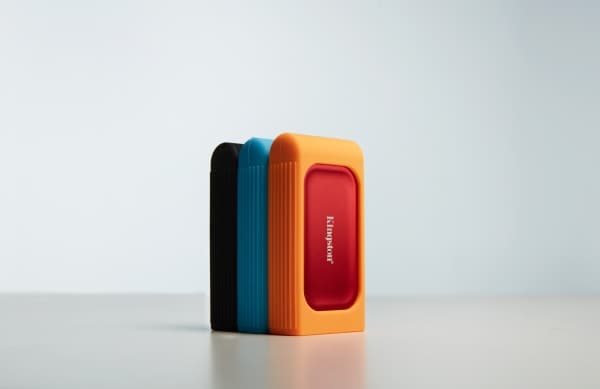 Kingston XS - SSD-etui - svart, lys blå, oransje (en pakke 3) - for P/N: E SXS1000/2000G, SXS1000/1000G, SXS1000/2000G, SXS1000R/1000G, SXS1000R/2000
