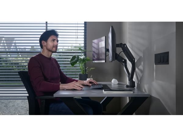 One For All DM 4210, Klemme/malje, 10 kg, 33 cm (13"), 88,9 cm (35"), 100 x 100 mm, Sort