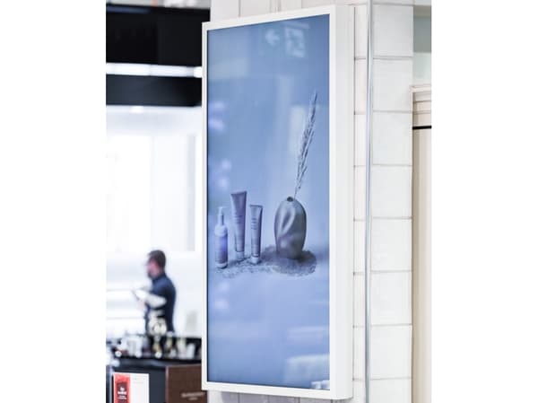 HI-ND Wall Casing PROTECT - Monteringssats (hölje) - liggande - för LCD-display - puderbelagd metall, polykarbonat - svart, RAL 9005 - skärmstorlek:
