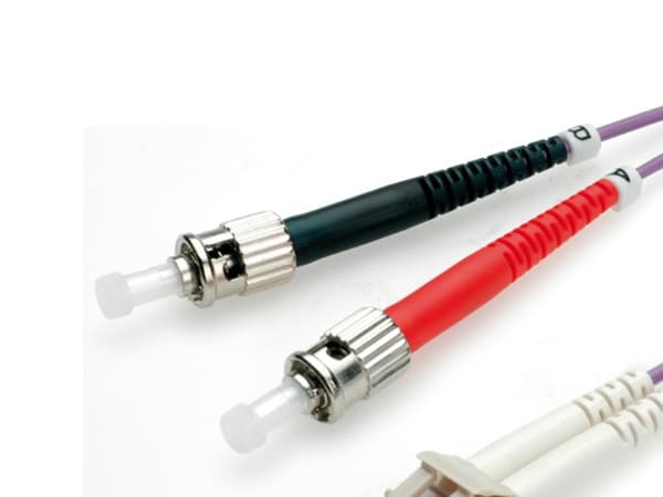 Verdi VERDI Fiberoptisk patchledning 50/125um LC-ST OM4 1m lilla