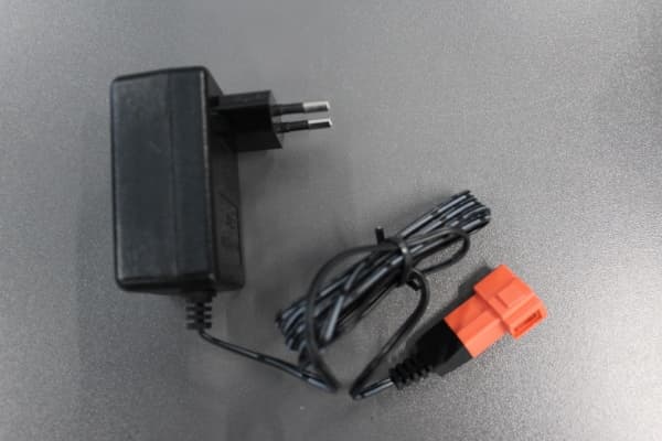 Laturi 12v JCB EL haarukkatrukille