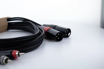 Cordial 14850, 2 x XLR (3-nastainen), Hankoliitäntä, 2 x RCA, Hankoliitäntä, 6 m, Svart, Röd