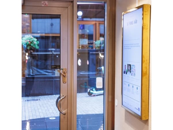 HI-ND EASY - Monteringssett (hylster) - landskap - for LCD-skjerm - svart - skjermstørrelse: 49" - veggmonterbar