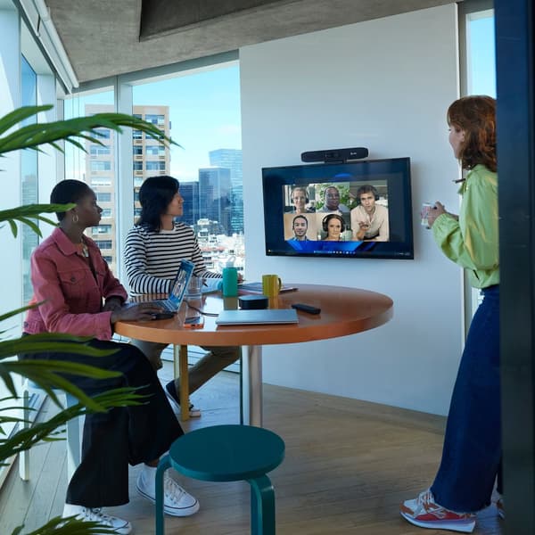POLY Studio R30 videobar med USB-anslutning