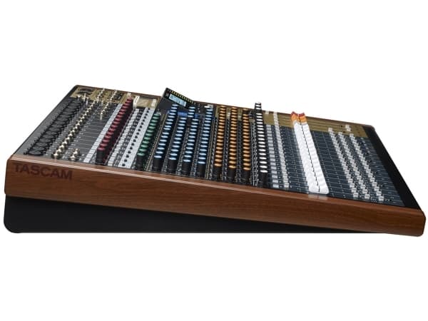 Tascam Model 24, 24 kanaler, Bluetooth, 52 W, Sort, Gull, Tre