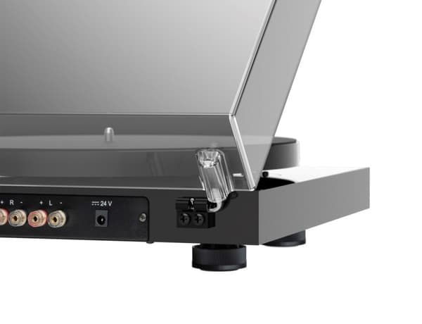 Pro-Ject JukeBox E1 + OM5e Pladespiller, Alt-i-et System / Plug and Play med Bluetooth, Klaver Sort