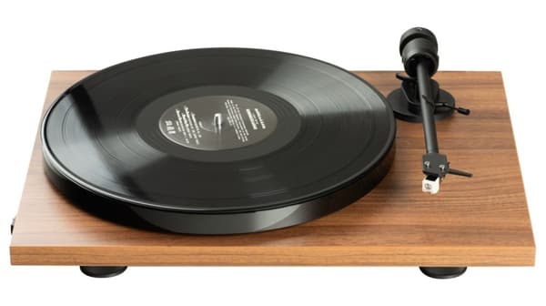 Pro-Ject E1 skivspelare med Audio-Technica AT3600L valnötspickup