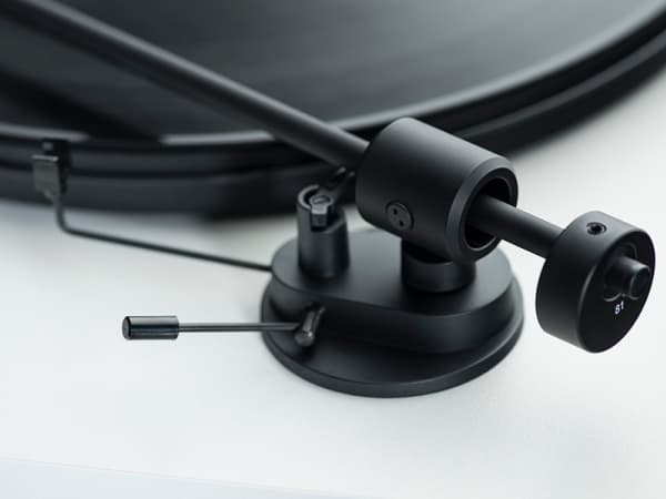 Pro-Ject Primary E, Beltedrevet platespiller, Hvit, Silikon, MDF, 33,45 RPM, DC-motor