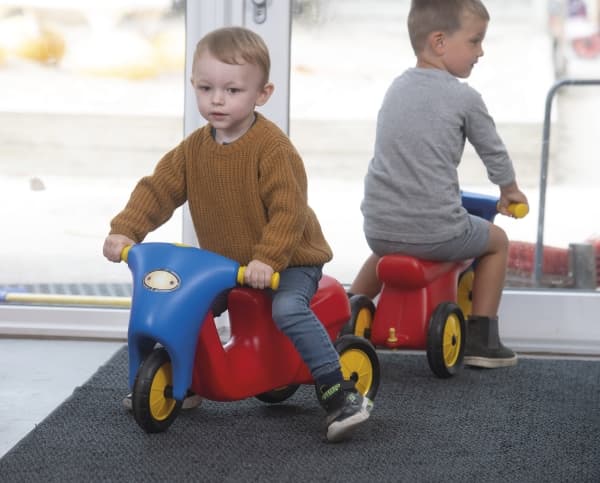 Dantoy Classic scooter med gummihjul. L.60 cm