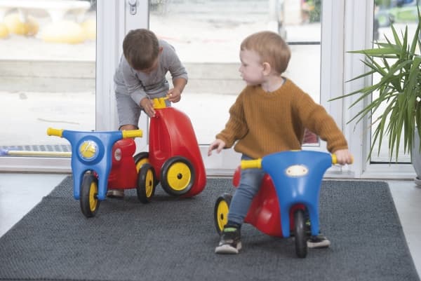 Dantoy Classic scooter med gummihjul. L.60 cm