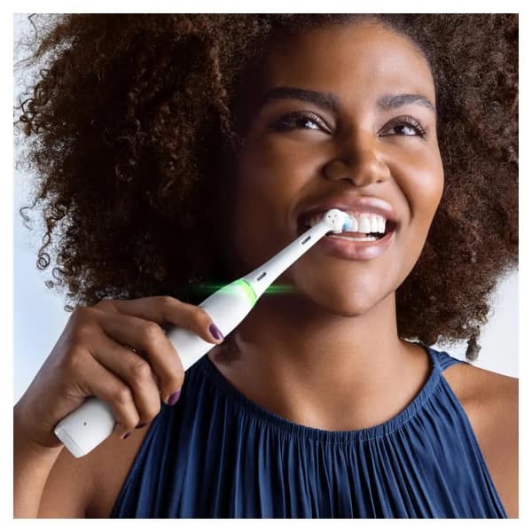 Oral-B iO Series 4 Quite Vuxen Roterande tandborste Vit