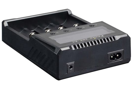 Fenix ARE-A4, Lithium-Ion (Li-Ion), Nikkel-kadmium (NiCd), Nikkelmetallhydrid (NiMH), Over-spenning (volt), Overlading, Revers polaritet, AA, AAA, C