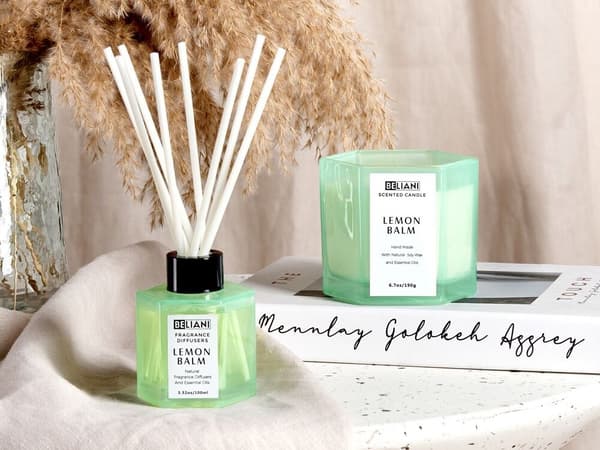 Doftset: sojaljus och diffusor med citronmelisspinnar CLASSY TINT Lumarko!