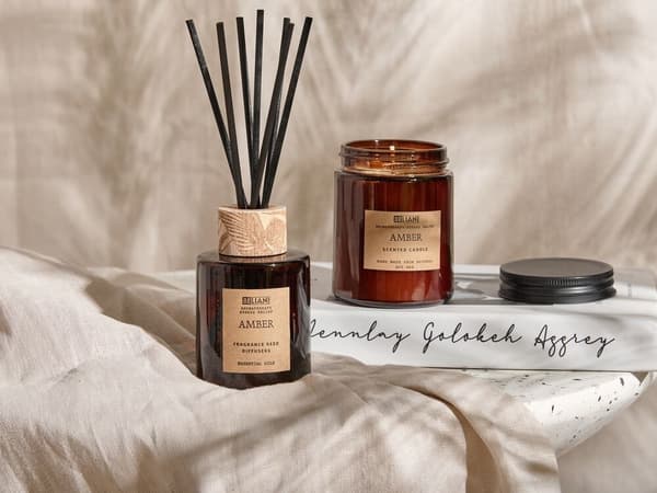 Duftsæt sojalys og diffuser med pinde gylden rav MØRK ELEGANCE Lumarko!