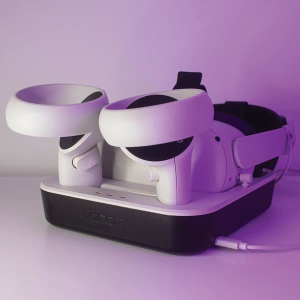 Venom - VS4203 - Laddningsdocka med uppladdningsbara batteripaket för Meta Quest 2 / Oculus Quest 2
