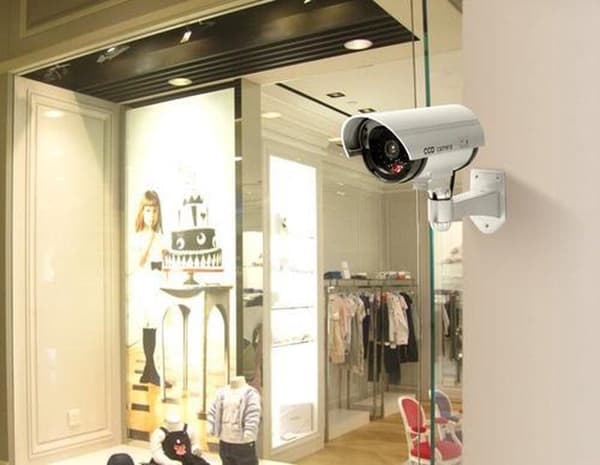 Technaxx TX-18 CCTV-valvontakamera sisä- ja ulkokäyttöön - pyöreä kamera - musta/hopea