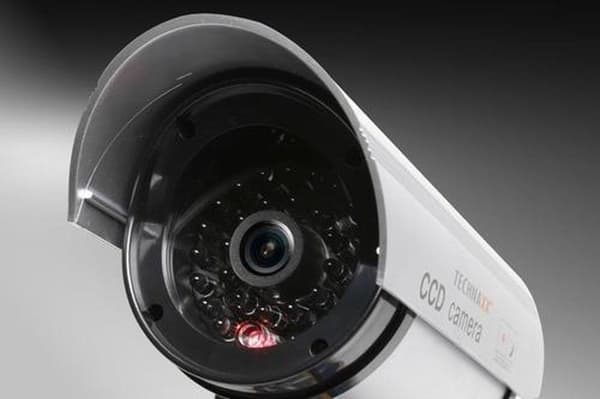 Technaxx TX-18 CCTV-valvontakamera sisä- ja ulkokäyttöön - pyöreä kamera - musta/hopea