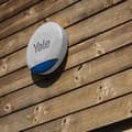 Miniatyrbild 4 av 4: Yale Sirénutskärm - Justerbar sirén upp till 100dB - Blinkande LED - Realtidsvarningar via app