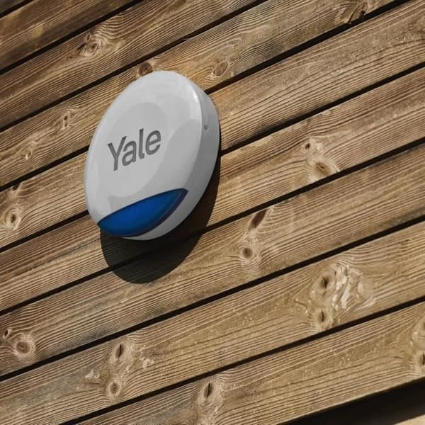 Yale Sirénutskärm - Justerbar sirén upp till 100dB - Blinkande LED - Realtidsvarningar via app