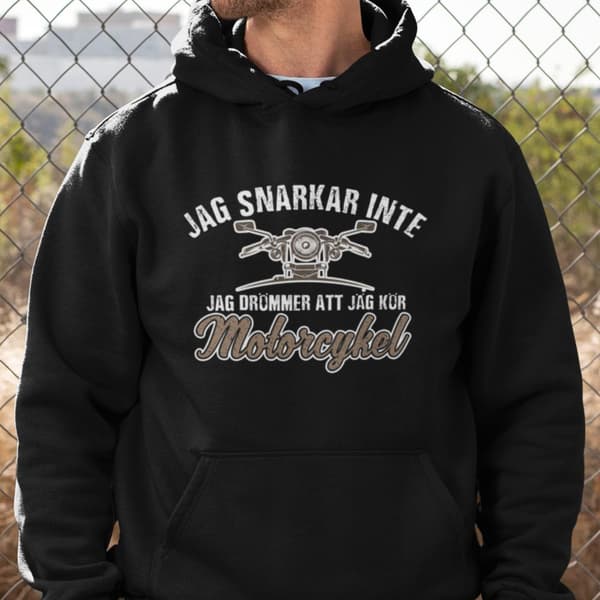 Svart huvtröja med motorcykel design.  Jag snarkar inte