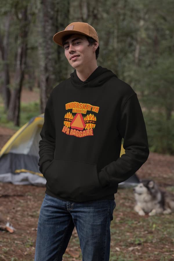 Underskatta aldrig en epa raggare Eld svart huvtröja hoodie