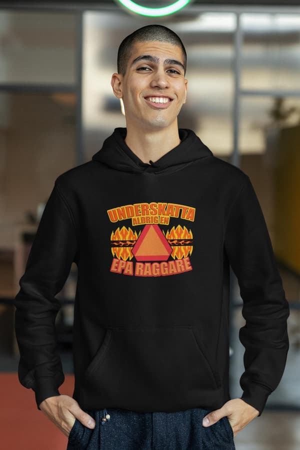 Underskatta aldrig en epa raggare Eld svart huvtröja hoodie