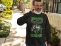 Miniatyrbild 3 av 3: Splash traktor Sweatshirt - Underskatta aldrig en gubbe