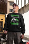 Miniatyrbild 2 av 3: Splash traktor Sweatshirt - Underskatta aldrig en gubbe