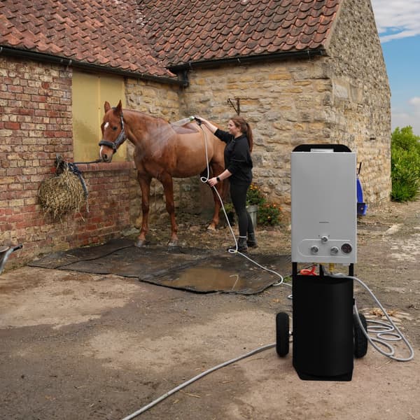 GAS BÆRBAR HESTEBRUSER | Vogn med 10" luftfyldte hjul | Stål | 18L tank | Temperatur op til 75° | 10m slange | Sprøjtepistol med 9 mønstre | TILBEHØR